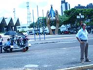 Defronte a Igreja Catlica de Cascavel PR