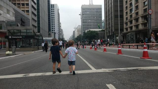 Domingo  dia de curtir a Paulista, fechada para carros