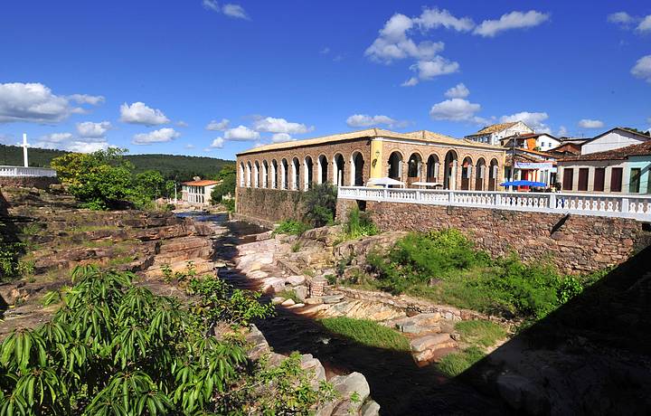 Cidadezinha preserva arquitetura e traos de poca