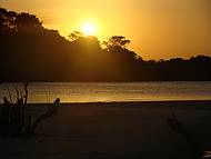 Lindo pôr do Sol da Barra Vista do Mangue em Maré Baixa.