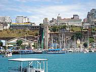 A cidade de Salvador, vista pelo Forte de So Marcelo.