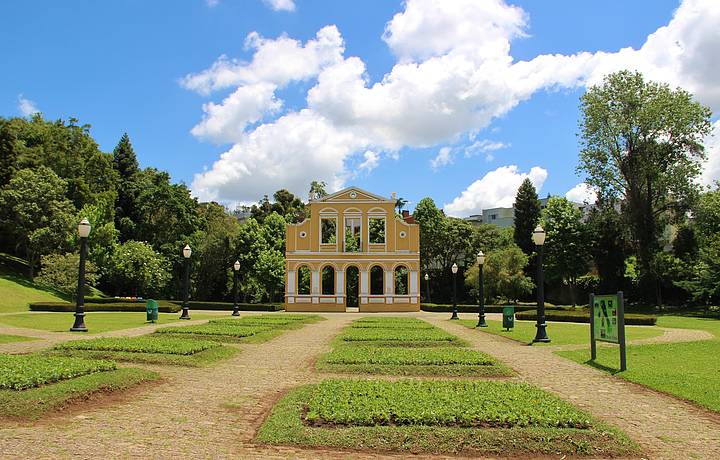 Prtico de entrada ao Bosque Alemo em Curitiba !