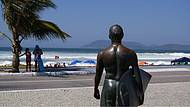 Estatua do Surfista Vitor Ribas