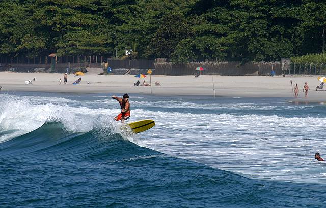 Point da juventude, Camburi brinda os surfistas com boas ondas