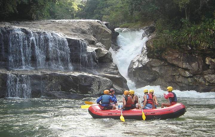 Corredeiras do rio Maca garantem emoo ao rafting