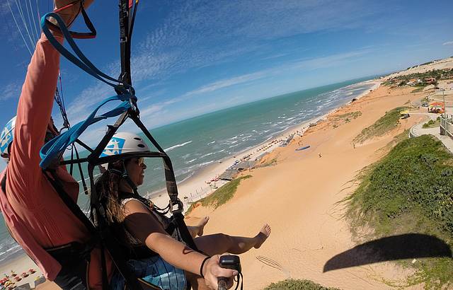 Sobrevoar Canoa Quebrada... Experincia Imperdvel