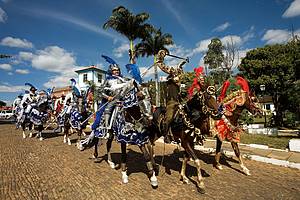 Participar da Festa do Divino