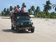 Passeio de jeep na praia do Carro Quebrado