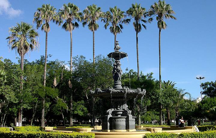 Ponto de encontro de moradores e turistas