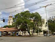 Antiga e tradicional no Centro da cidade tem uma ncora l em cima