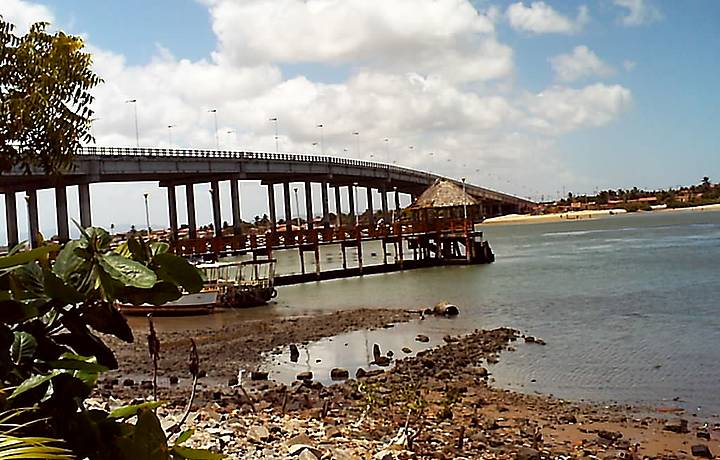 Ponte sobre o rio Cear.