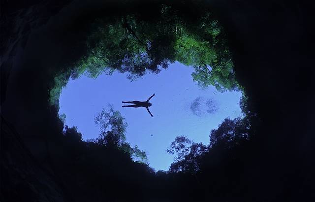 Visibiliadde perfeita em meio a águas azuis