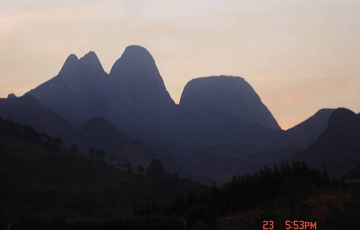 Entardecer no Parque Estadual dos Trs Picos