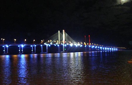 Ponte iluminada é linda