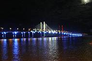 Ponte iluminada  linda