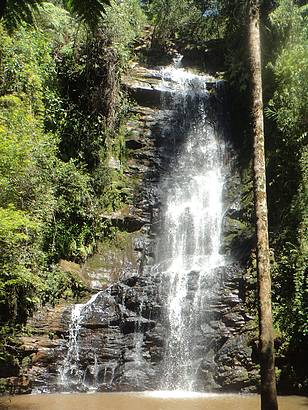 Esta cachoeira fica a 17 km da cidade