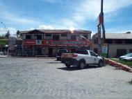 Mercadinho, Farmcia e restaurantes ao lado do hote Monte Pascoal