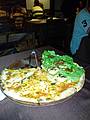 Pizza Vegetariana e Gorgonzola com Salame Picante-Meio a Meio