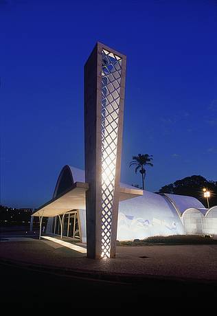 Carto-postal rene obras dos mestres Niemeyer e Portinari