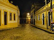 Vista noturna das ruas de Olinda