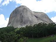 Vista da Pedra Azul pela trilha do Largato.