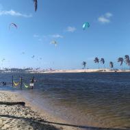 Lagoa com redes para relaxar