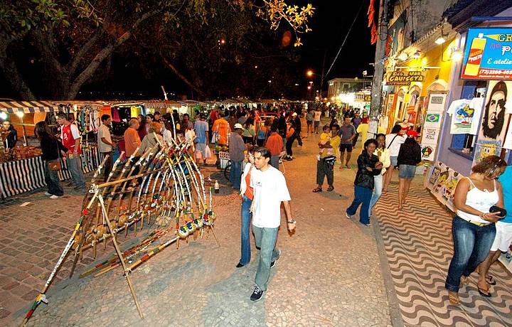 Calado rene bares, lojas, restaurantes, barraquinhas e muito agito