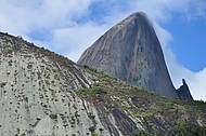 Um zoom nessa pedra e nesse lagarto que eu acho lindo!