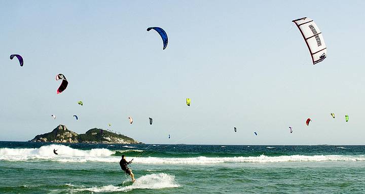 Praia da Barra: ponto de encontro da turma do kitesurf