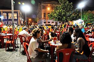 Noite no Rio Vermelho com acaraj