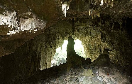 Caverna Teminina - Gigantesca, gruta abriga estalactites e estalagmites