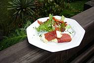 Salada de queijo de cabra com presunto parma