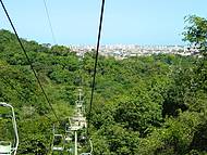 Vista do telefrico- cidade ao fundo