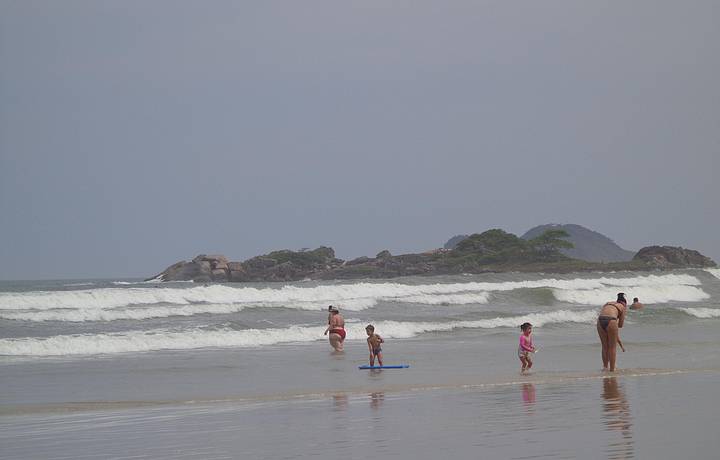 Ilha da Pombeva ao fundo