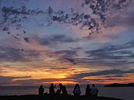 Contemplao do nascer do sol no morro do careca em Balnerio Cambori, SC