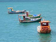 Barcos na Praia de Calhetas, bela paissagem !