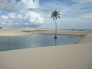 Lagoas formadas nas dunas devido ao perodo de chuva.