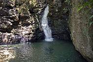 Banhos refrescantes na cachoeira do Paredo