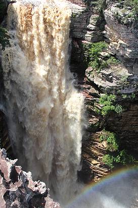 Cachoeira do Buracão vista por cima e de frente