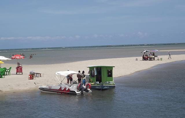 Bancos de Areia na Praia de Carneiros