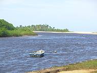 Sossego na margem  rio da Vila de Caraíva