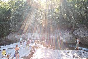 Tomar banho de cachoeira