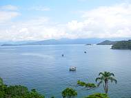 Vista dos barcos na ilha das Couves