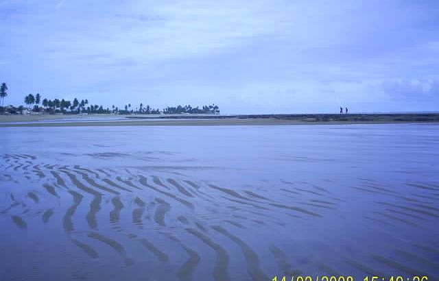 Praia de Tabuba, encontro do pequeno rio com o mar