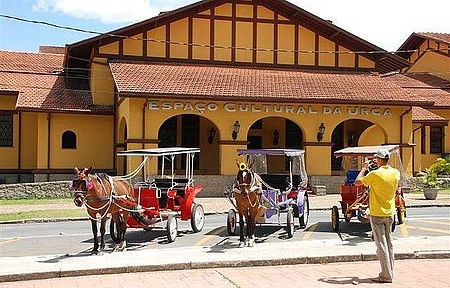 Passeios de charrete levam ao espaço