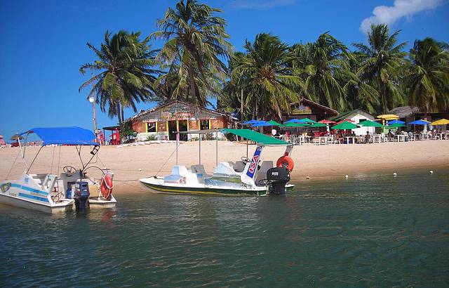 Passeio de barco na praia do Gunga