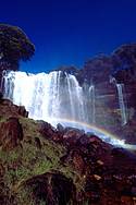 Cachoeira do Acaba Vida: 36 metros de beleza<br>