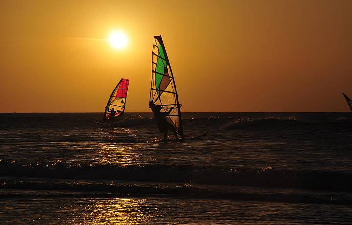 Windsurf enfeita ainda mais a paisagem