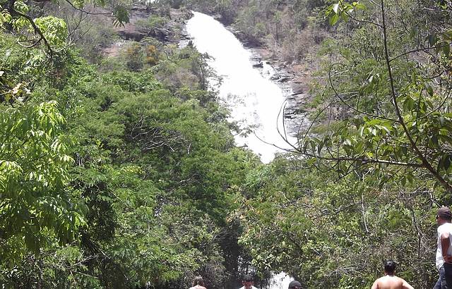 Em Frente a Cachoeira