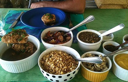 Silvinha - Filé de peixe, lentilha, arroz integral e chutneys diversos!